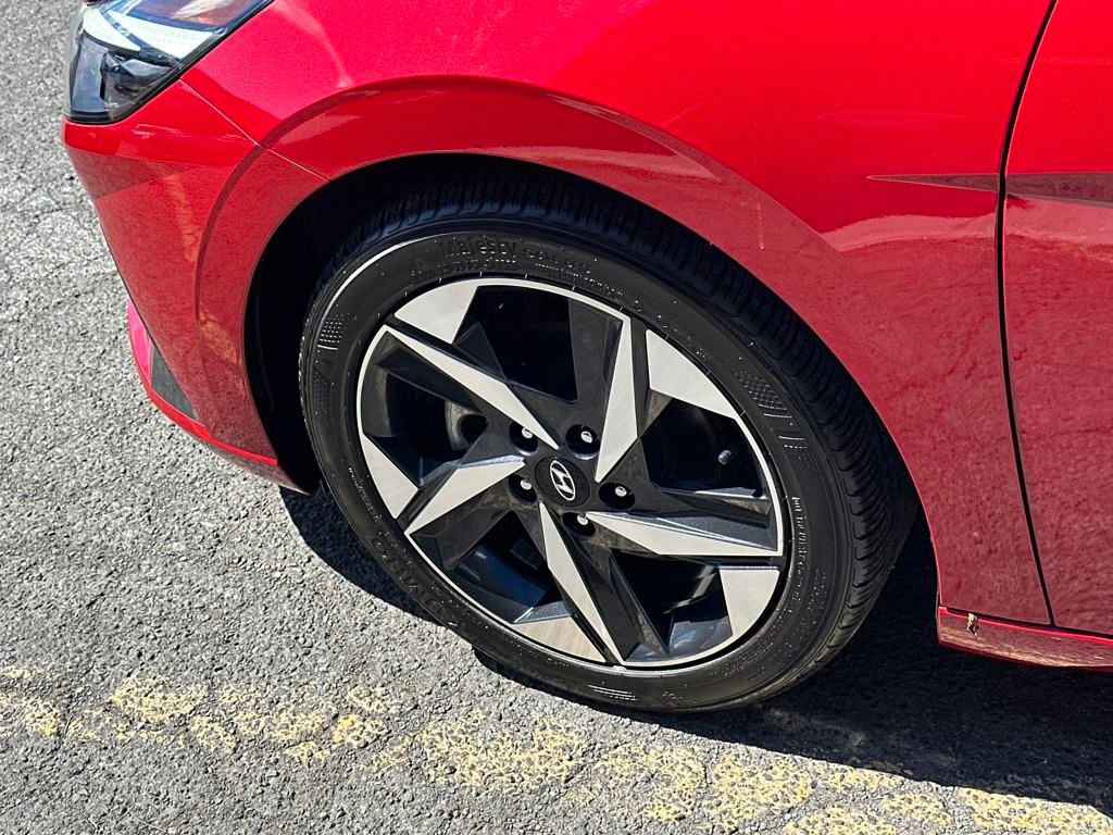 Used 2023 Hyundai Elantra Limited image 12