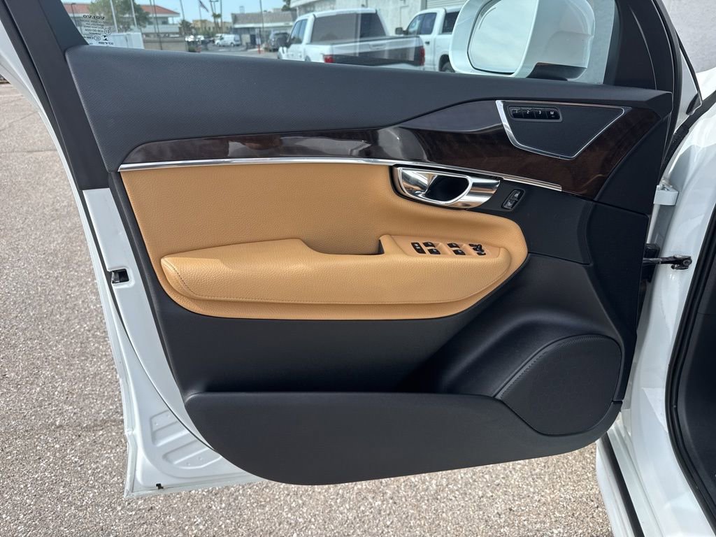 Used 2016 Volvo XC90 T6 Momentum image 28