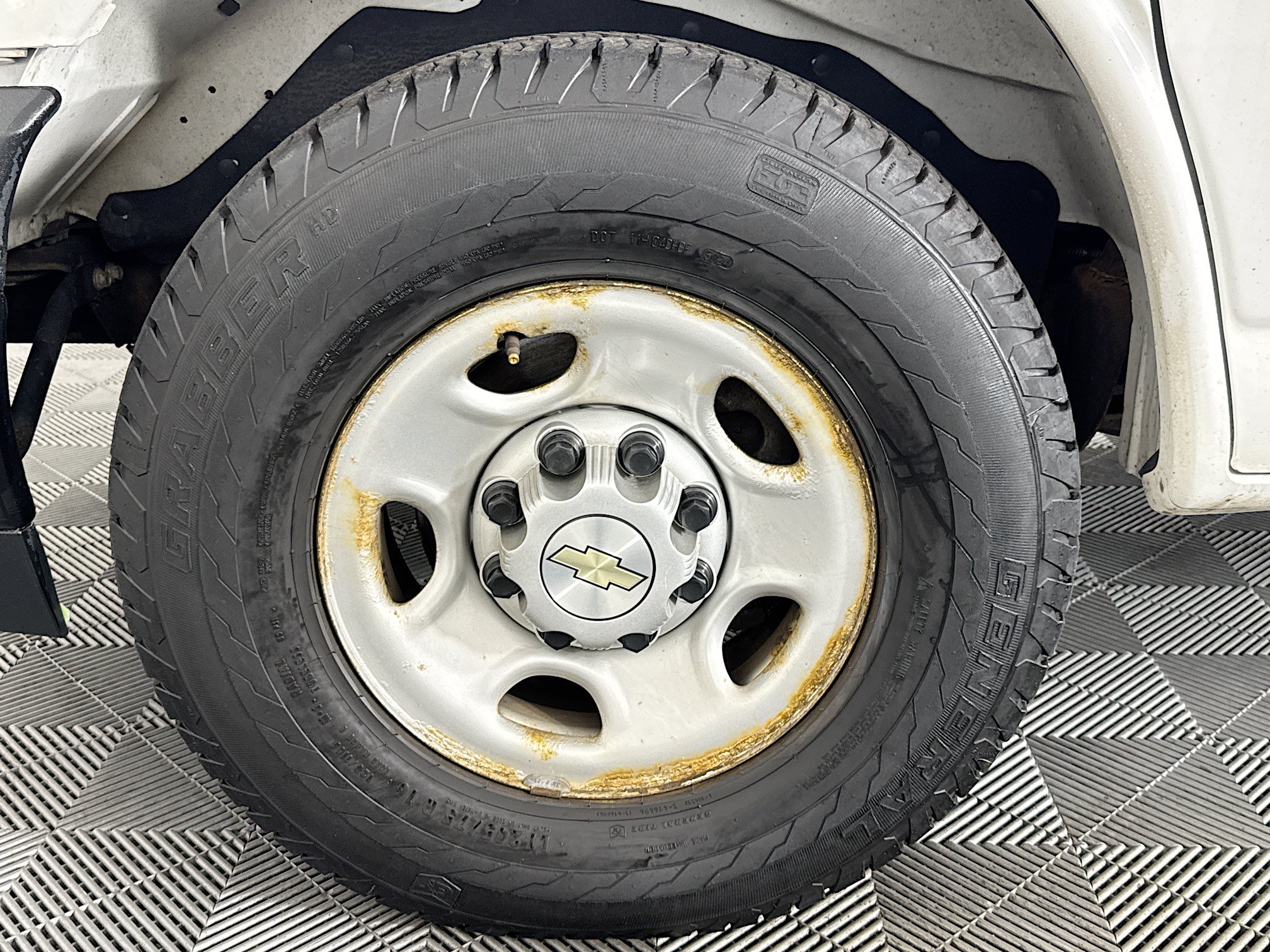 Used 2021 Chevrolet Express 2500 RWD image 28