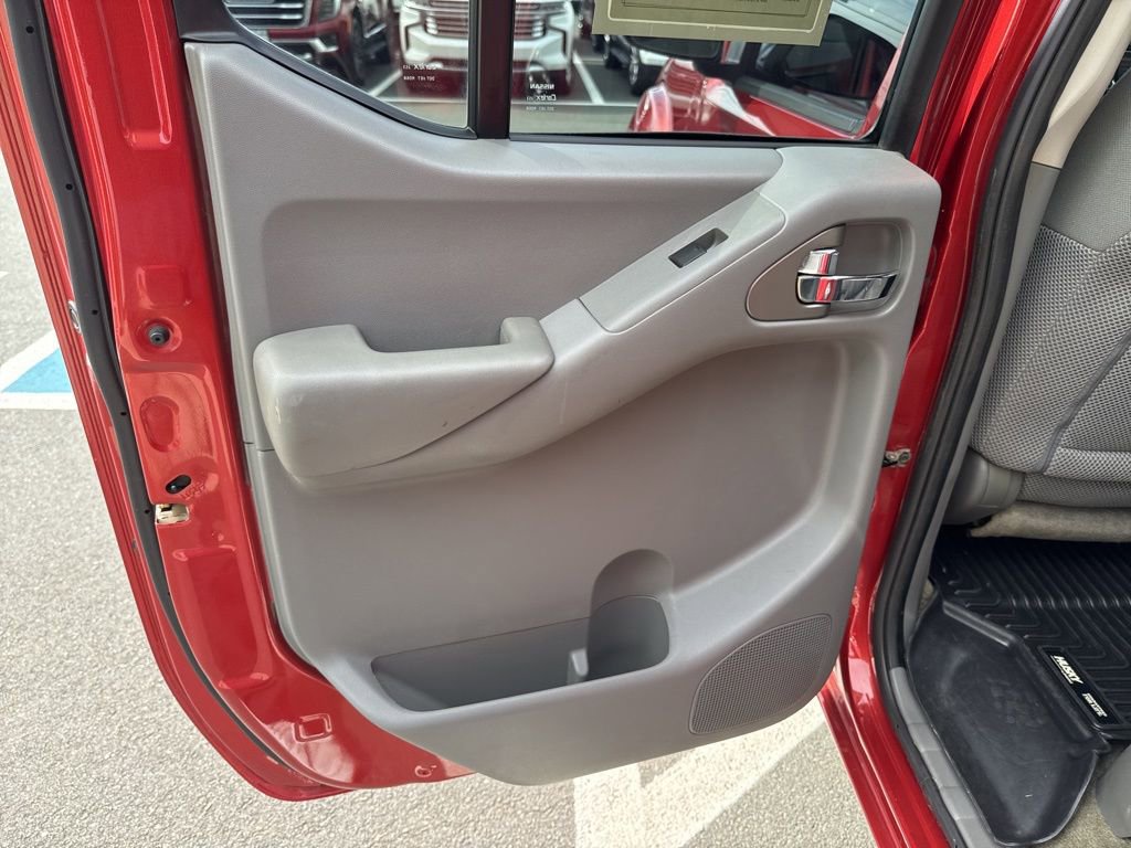 Used 2017 Nissan Frontier SV image 30