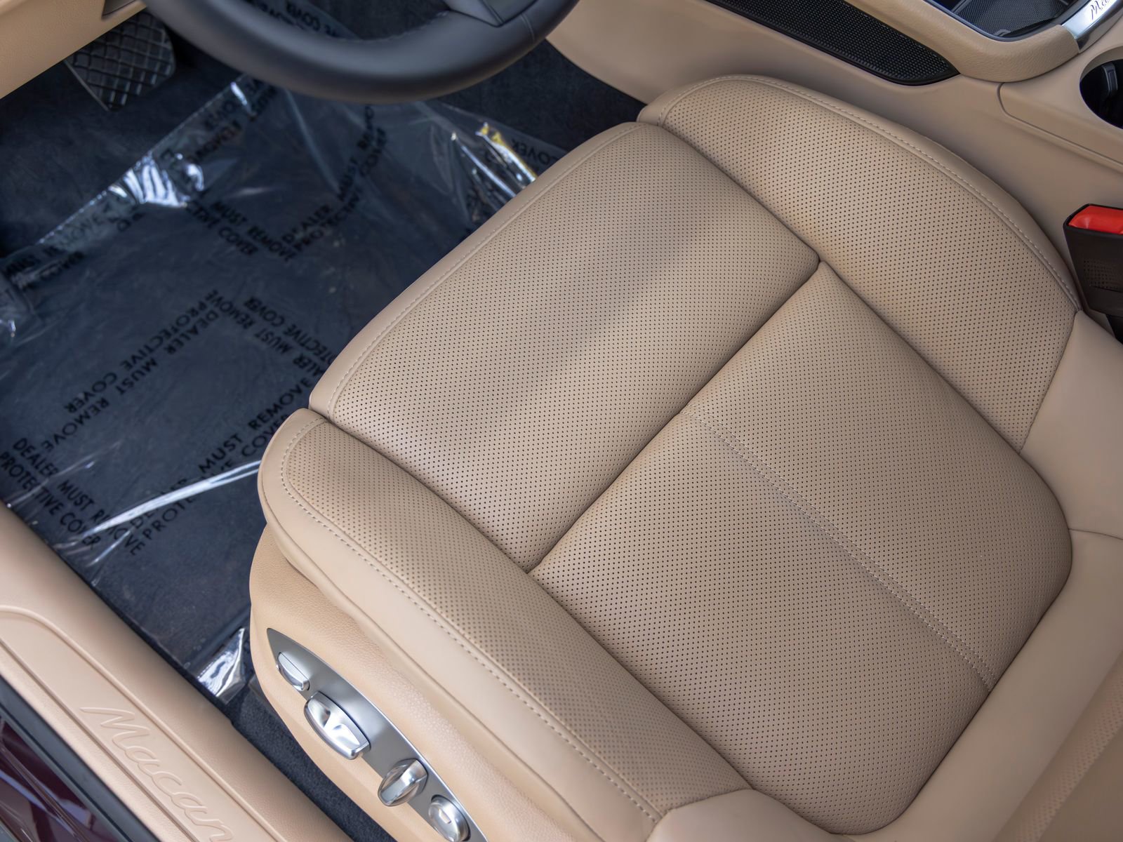 Certified 2026 Porsche Macan AWD/4WD image 29