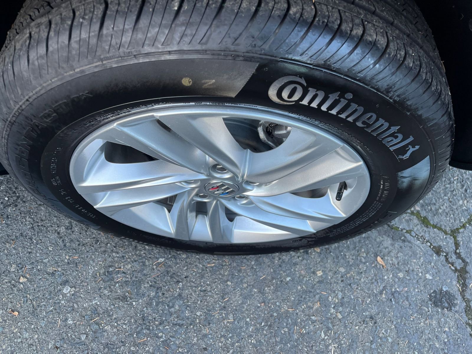 Used 2025 Buick Envista Preferred image 30