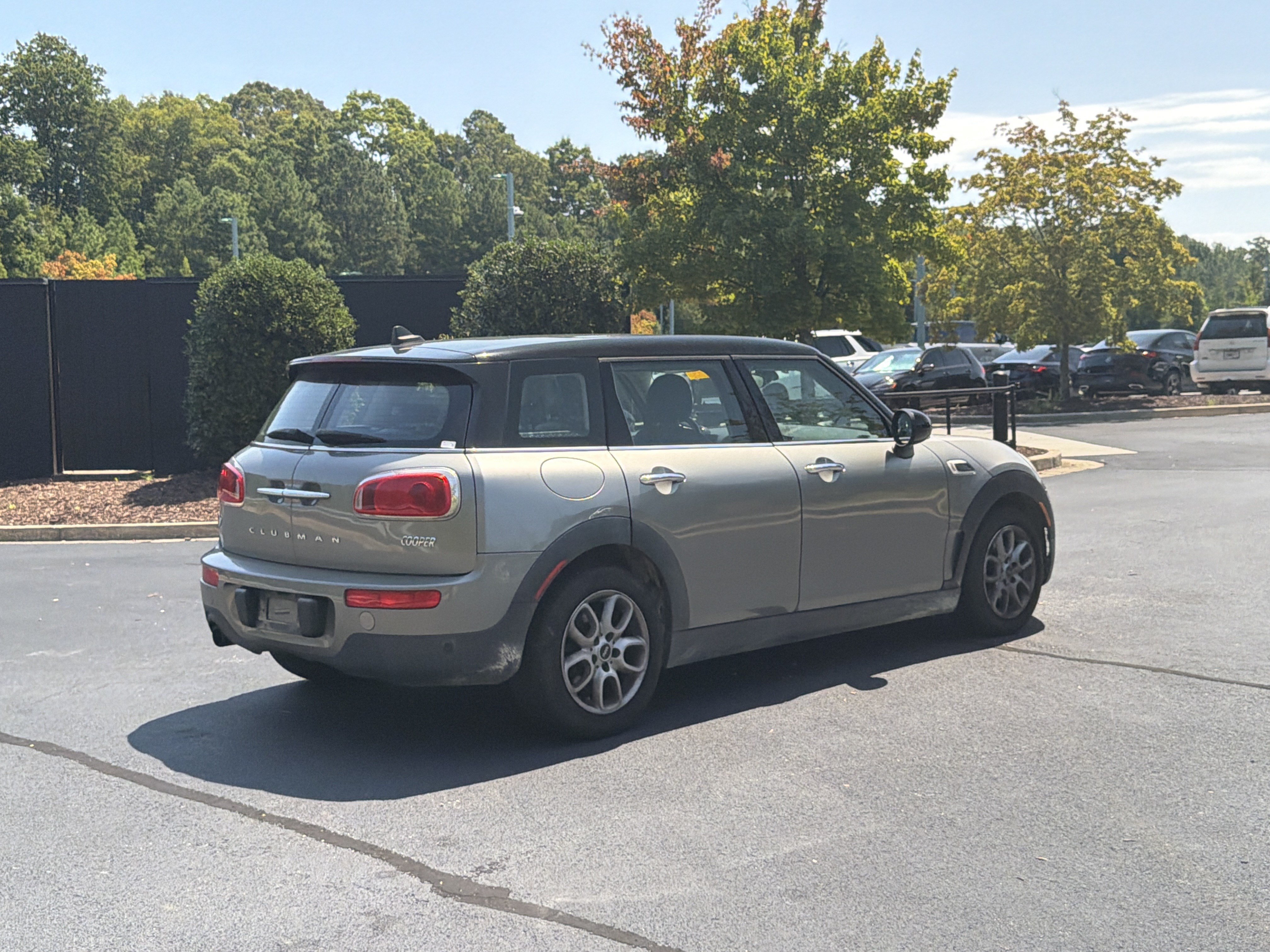 Used 2016 MINI Cooper Clubman FWD image 3