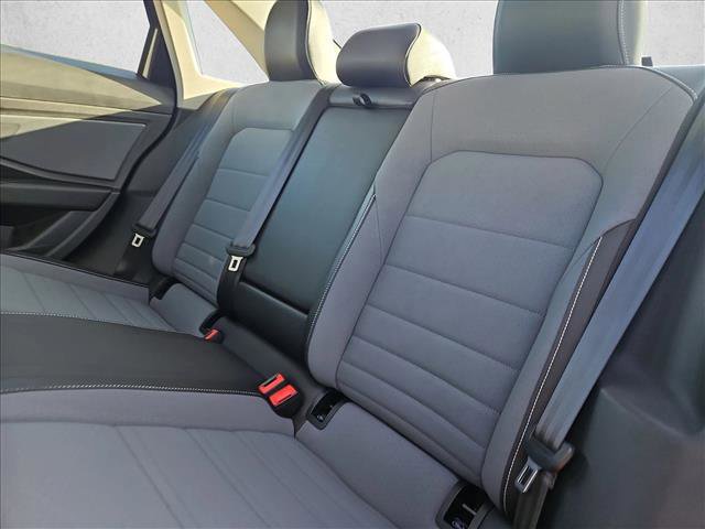 Used 2025 Volkswagen Jetta SE image 13
