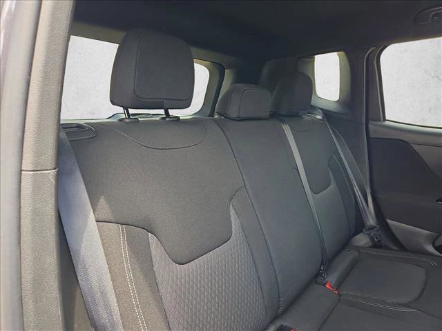 Used 2021 Jeep Renegade Latitude FWD image 18