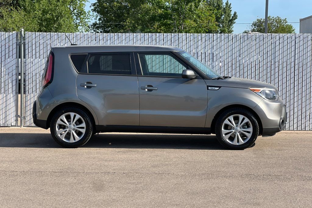 Used 2015 Kia Soul + FWD image 3