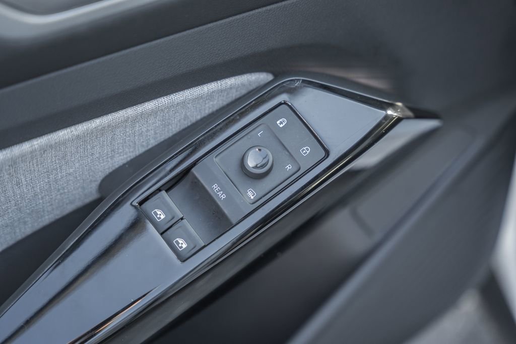 Used 2023 Volkswagen ID.4 Pro image 33