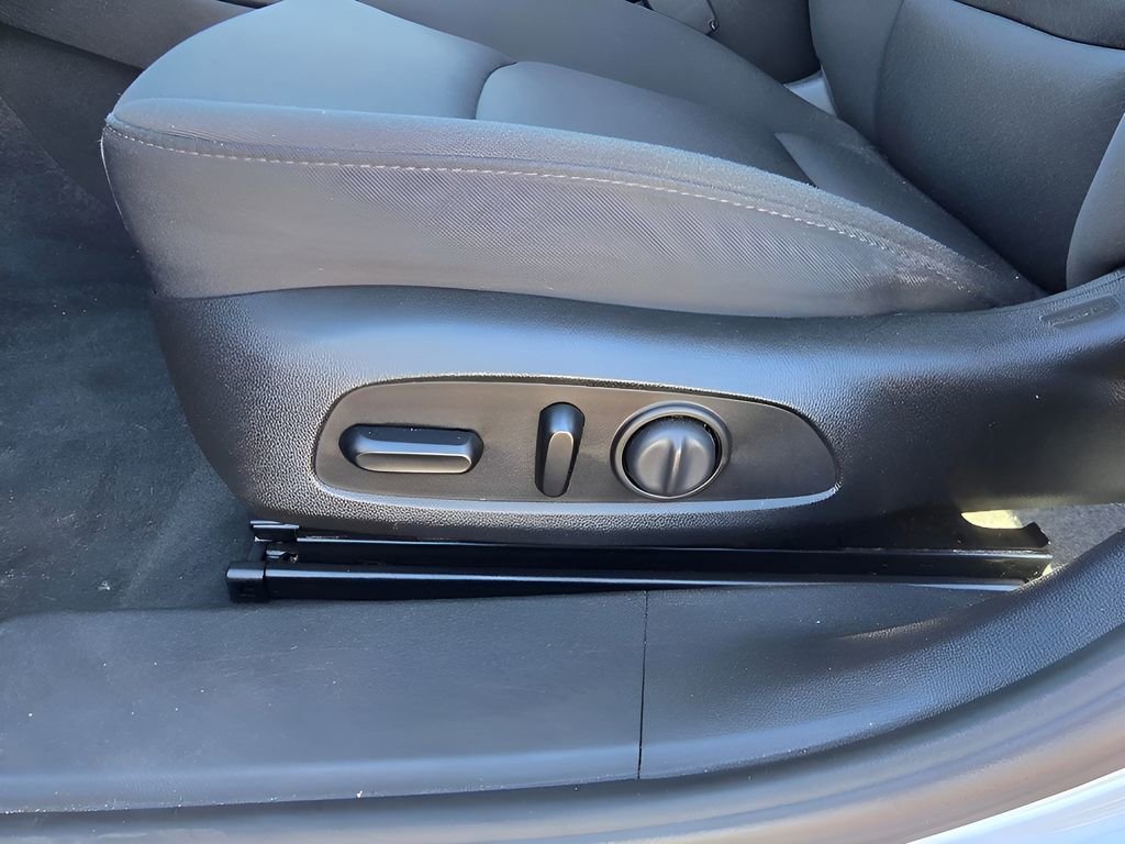 Used 2021 Chevrolet Malibu LT image 16