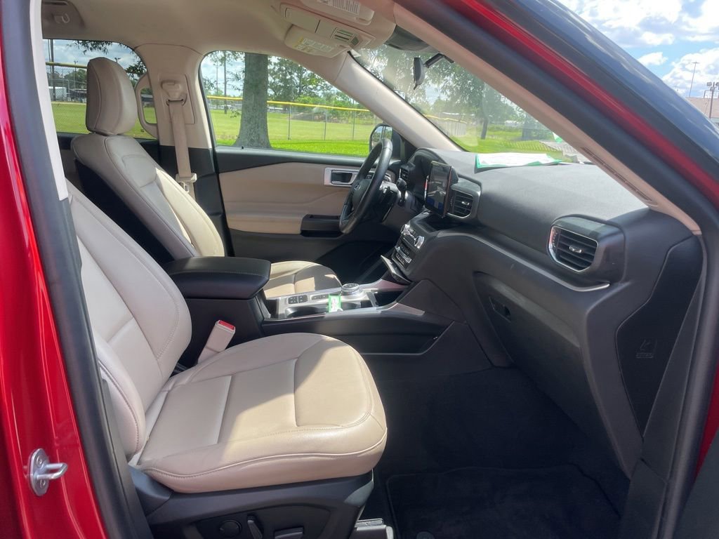 Used 2020 Ford Explorer XLT w/ Equipment Group 202A RWD image 12