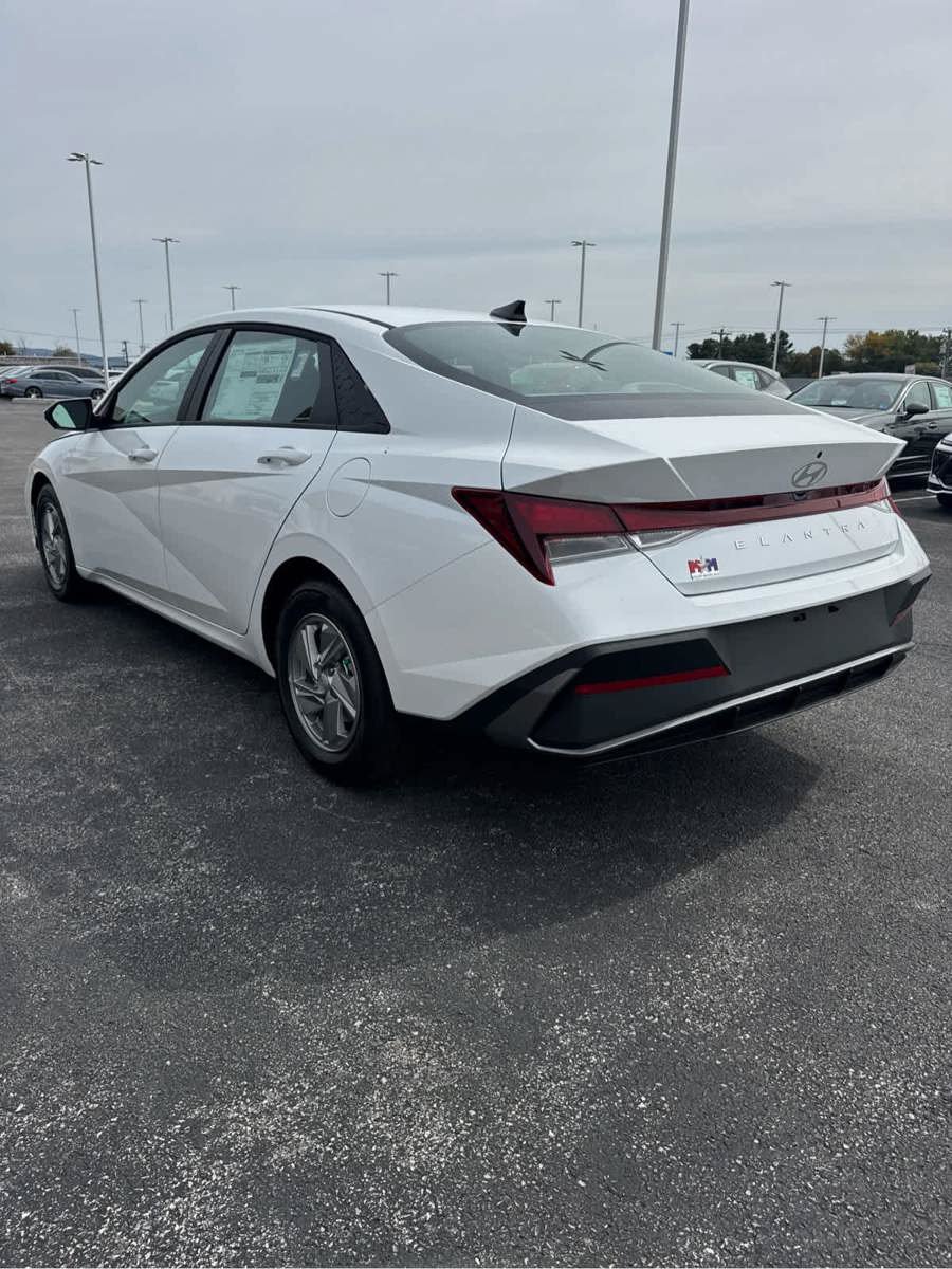New 2026 Hyundai Elantra SE FWD image 15