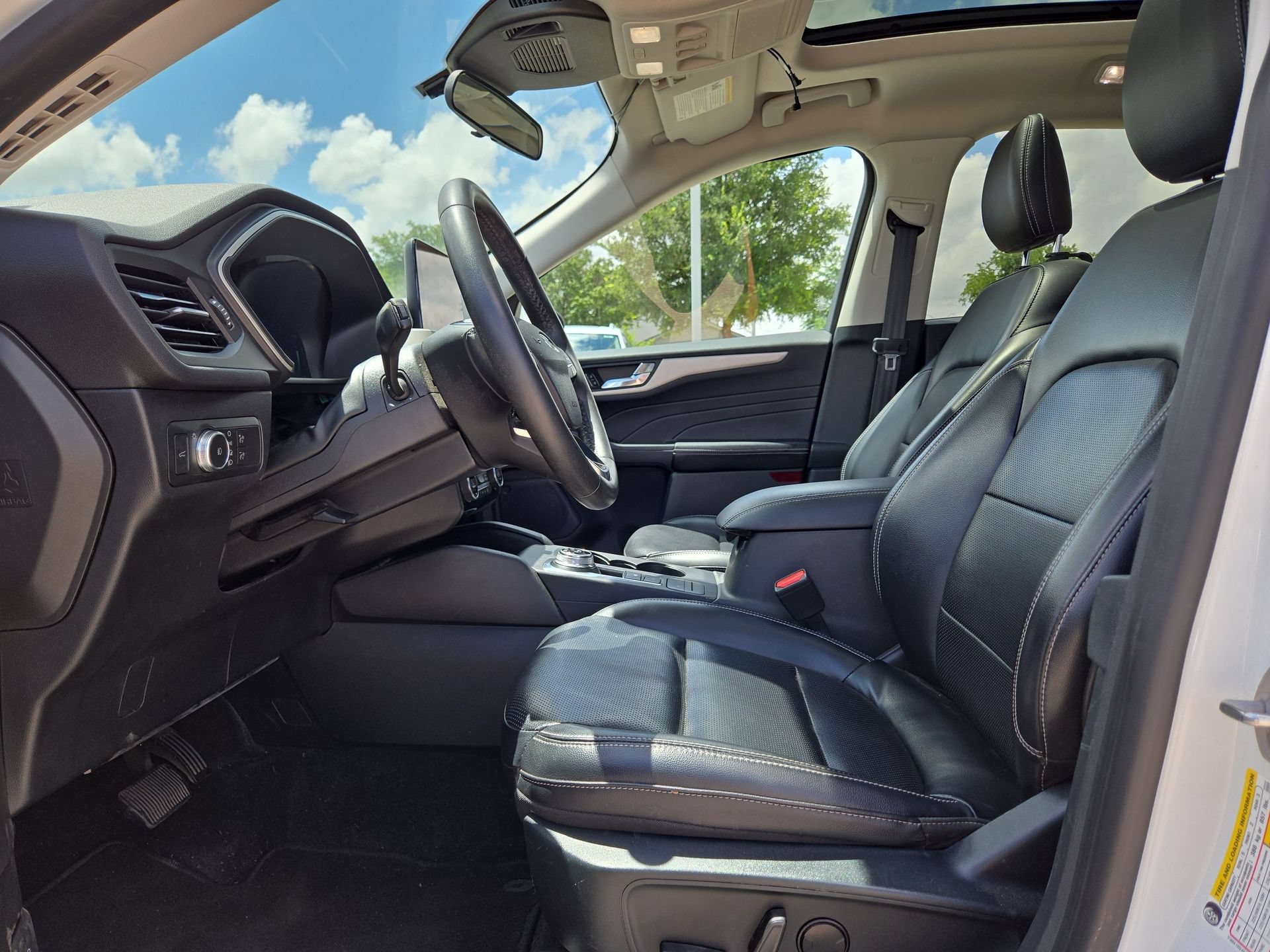 Used 2021 Ford Escape SEL w/ Technology Package AWD/4WD image 16