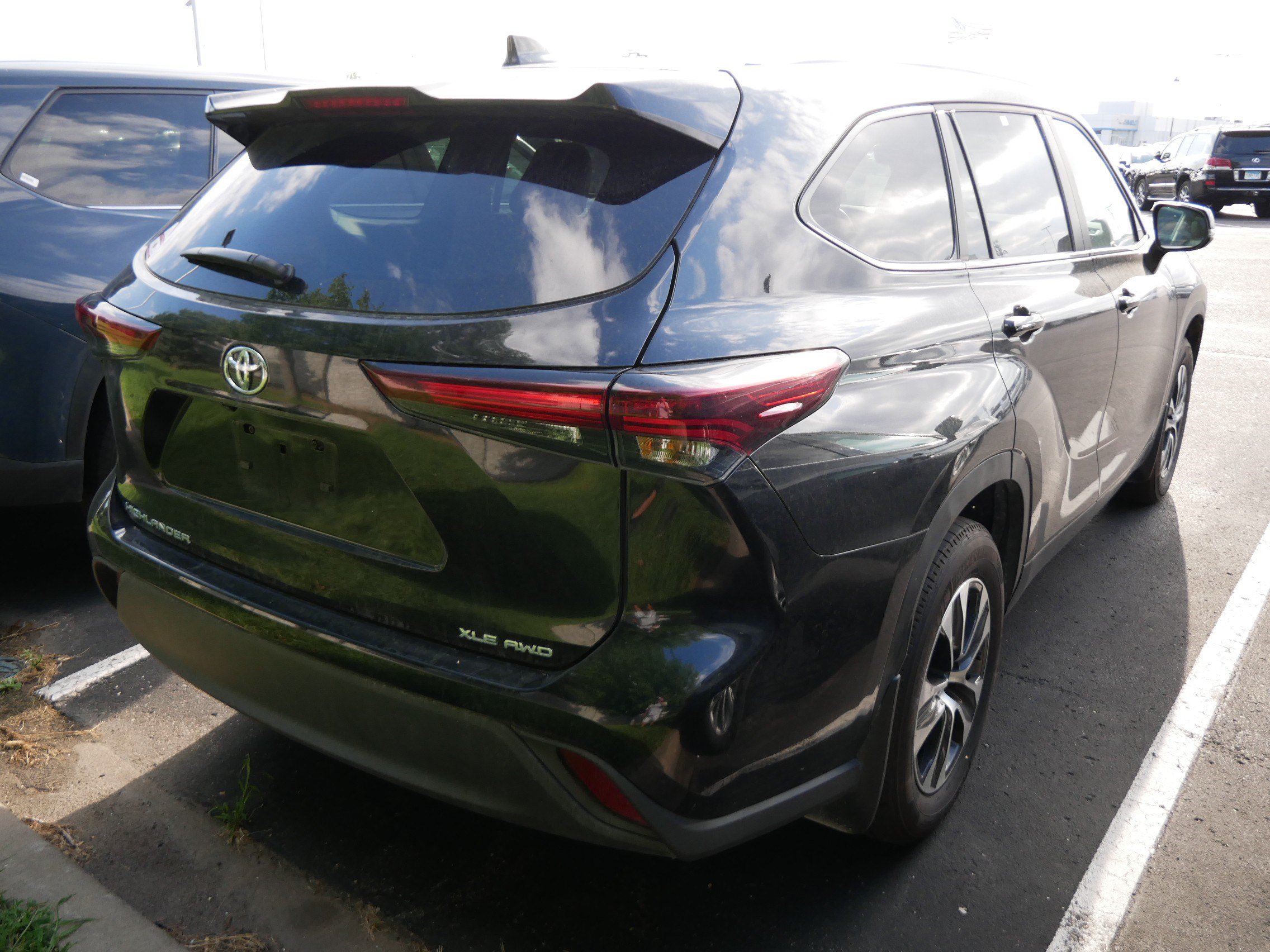 Certified 2026 Toyota Highlander XLE AWD/4WD image 5