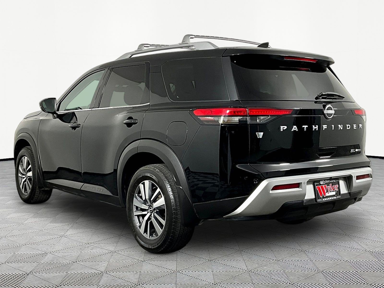 Used 2024 Nissan Pathfinder SL AWD/4WD image 4