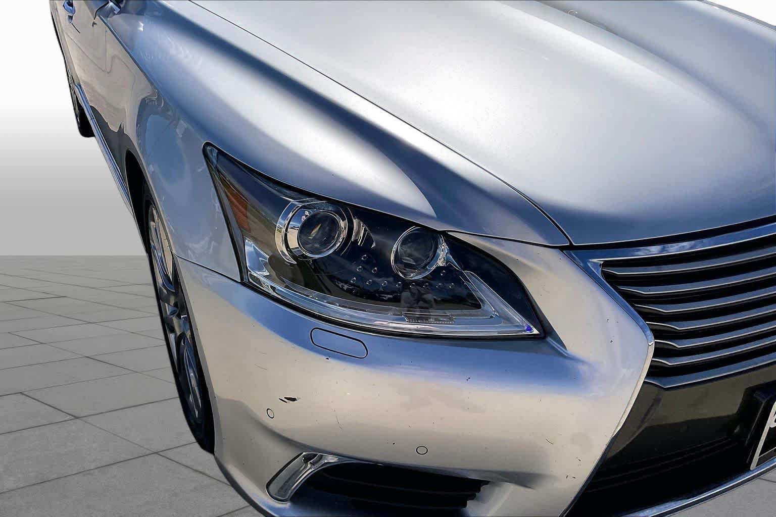 Used 2017 Lexus LS 460 w/ Comfort Package RWD image 27