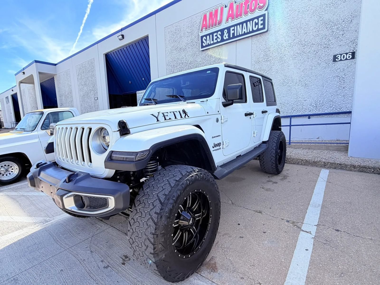 Used 2018 Jeep Wrangler Unlimited Sahara AWD/4WD image 1