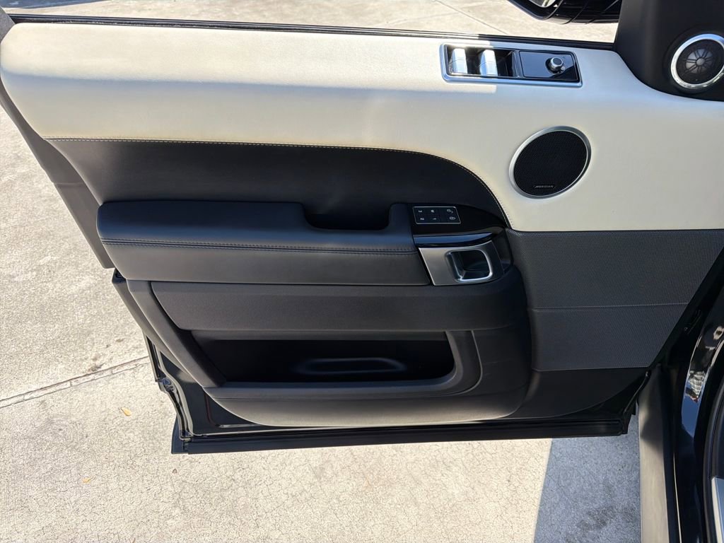Used 2020 Land Rover Range Rover Sport HST image 16