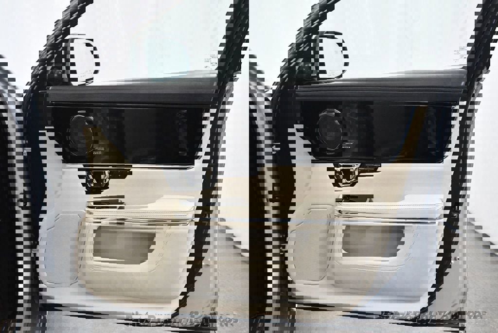 Used 2015 Jaguar XJ image 13