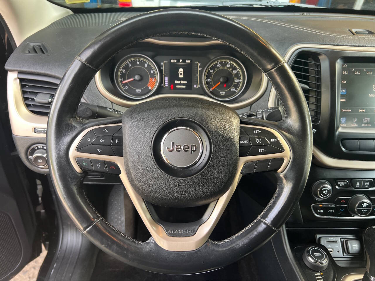 Used 2015 Jeep Cherokee Latitude w/ Comfort/Convenience Group AWD/4WD image 17