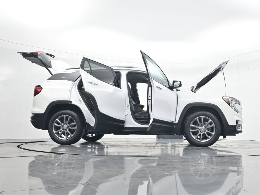 Used 2024 GMC Terrain SLT image 44