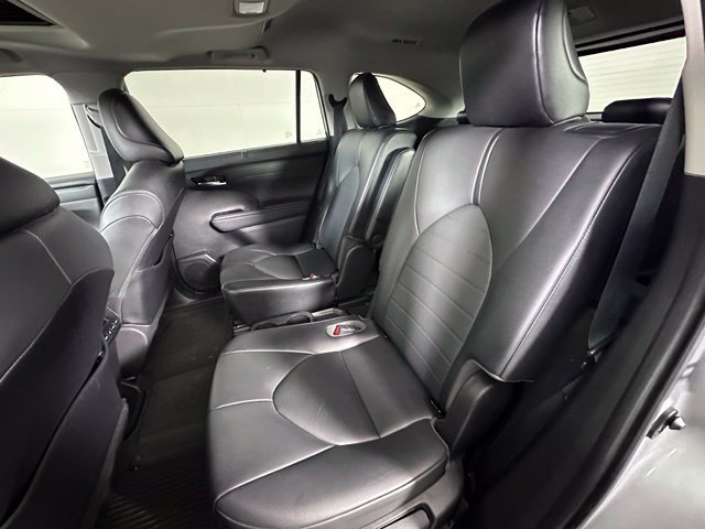 Used 2021 Toyota Highlander XLE AWD/4WD image 22
