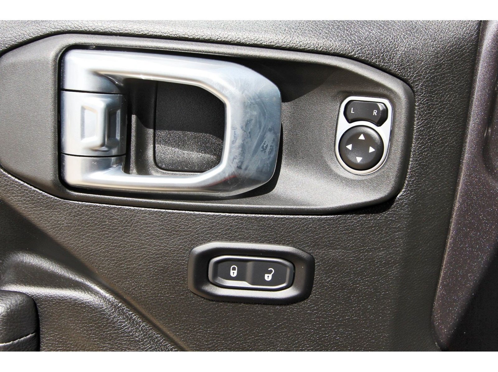 Used 2025 Jeep Gladiator Sport AWD/4WD image 23