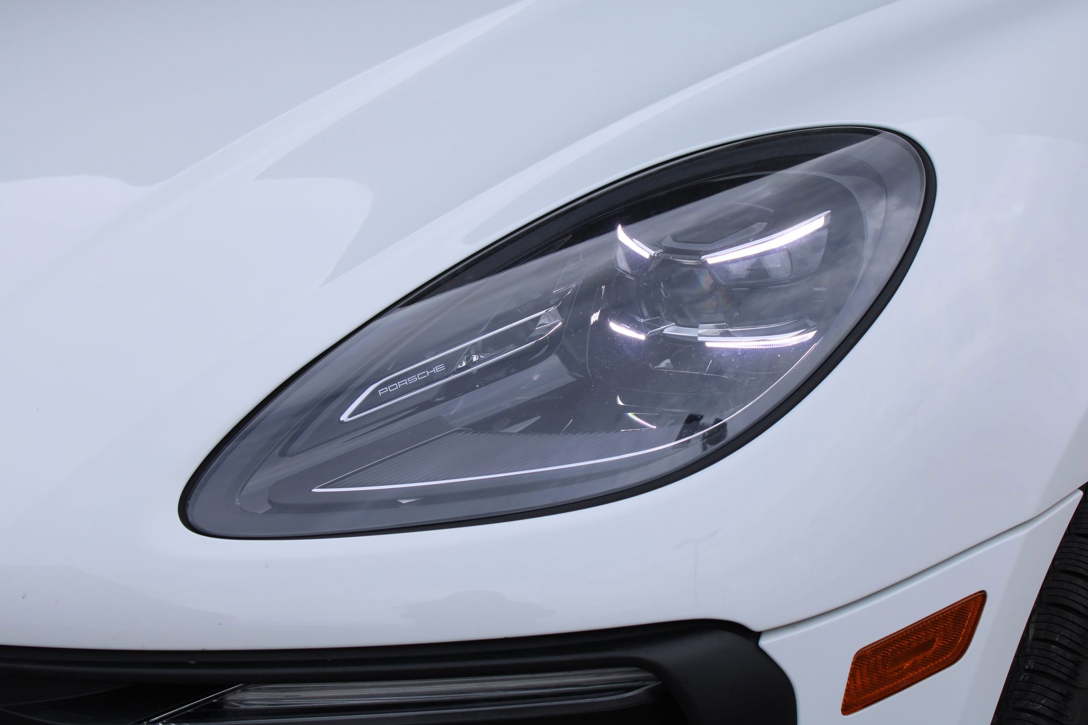 Certified 2023 Porsche Macan image 13