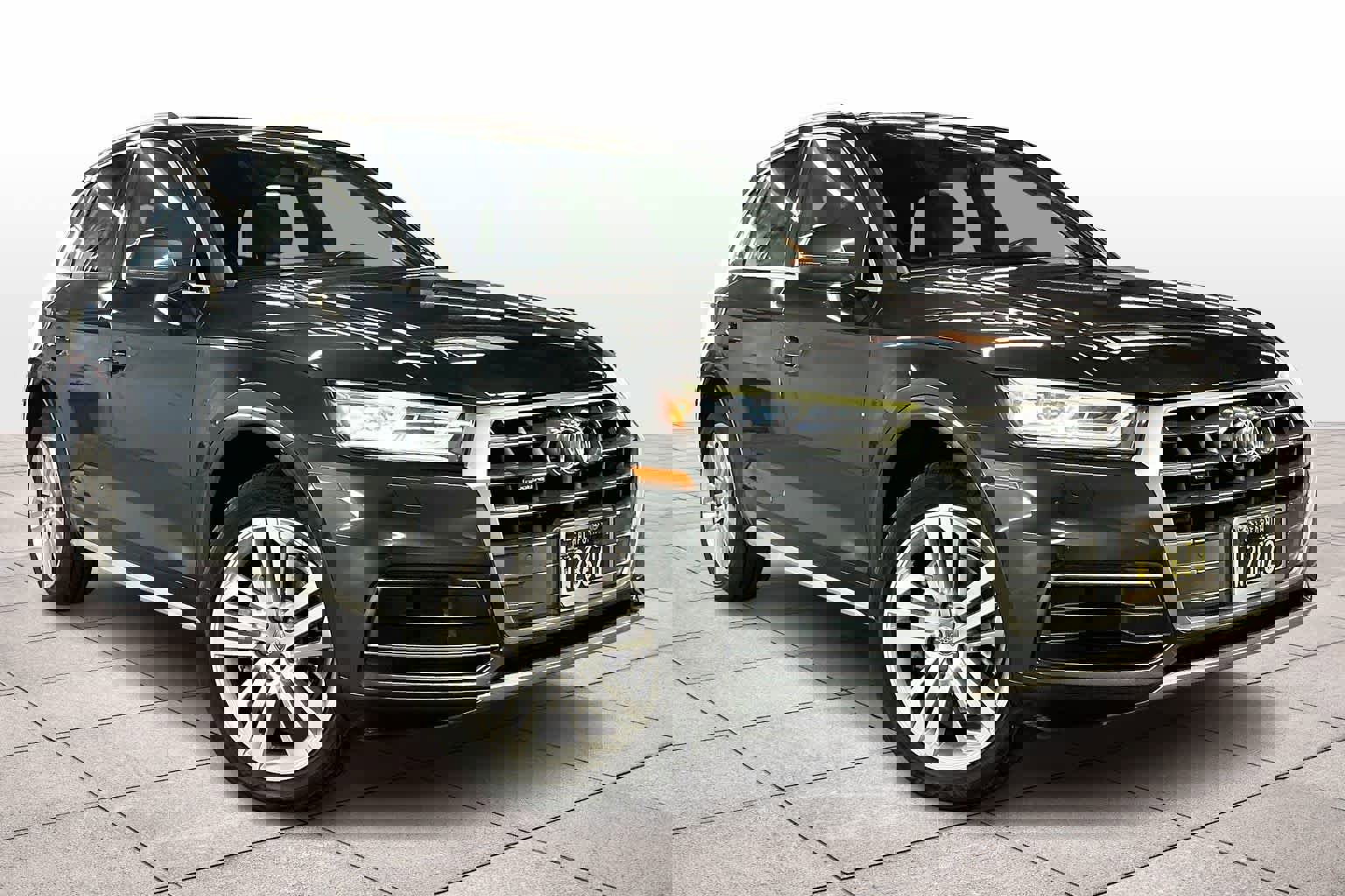 Used 2018 Audi Q5 Premium Plus w/ Premium Plus Package image 2