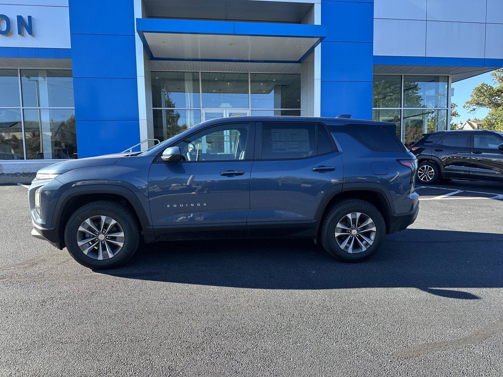 New 2027 Chevrolet Equinox LT w/ Convenience Package II AWD/4WD image 4