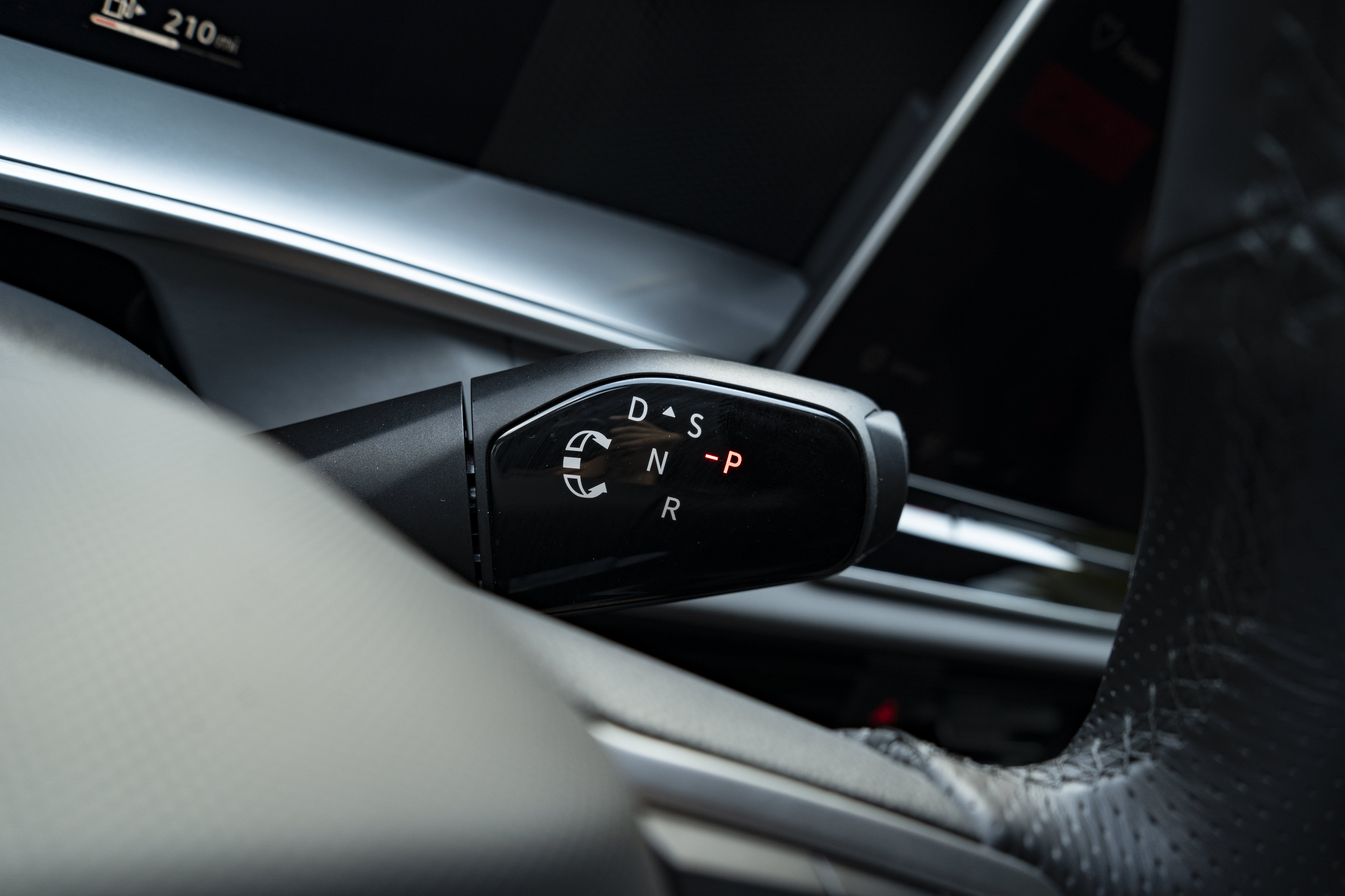Certified 2026 Volkswagen Tiguan SE R-Line FWD image 23