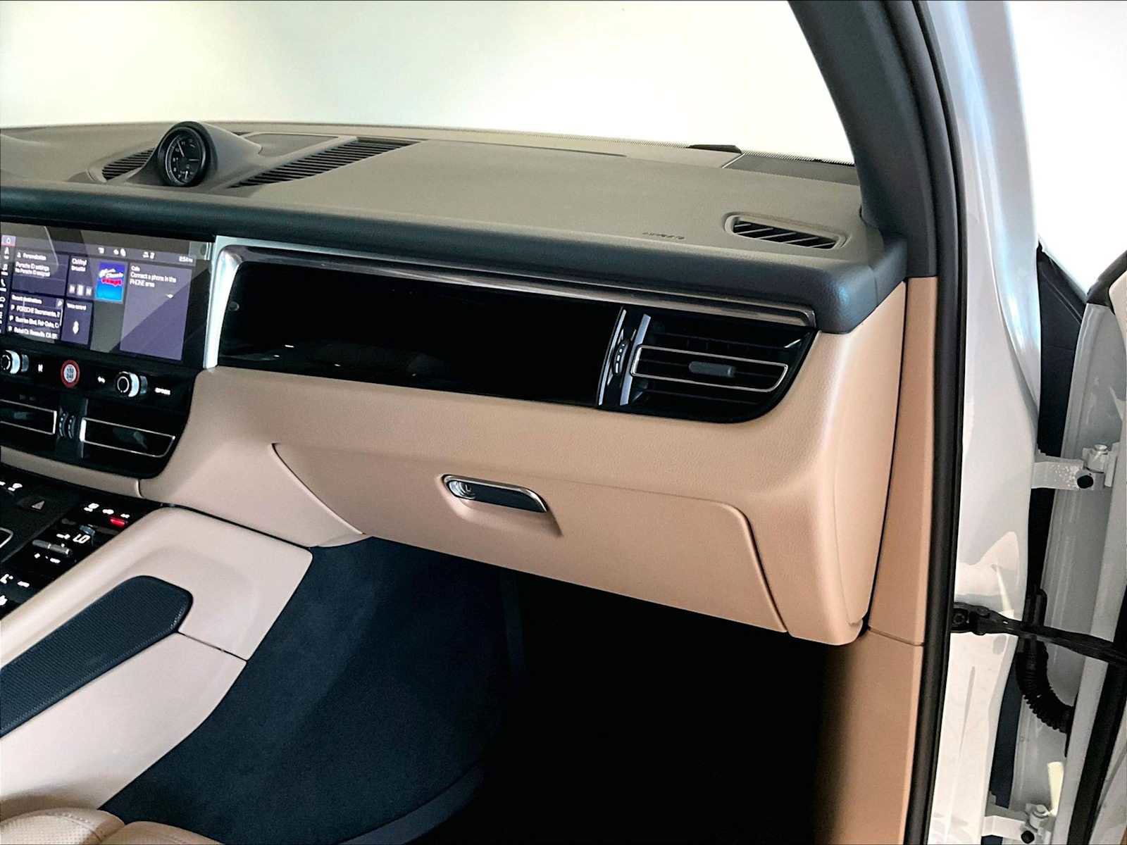 Used 2025 Porsche Macan image 23