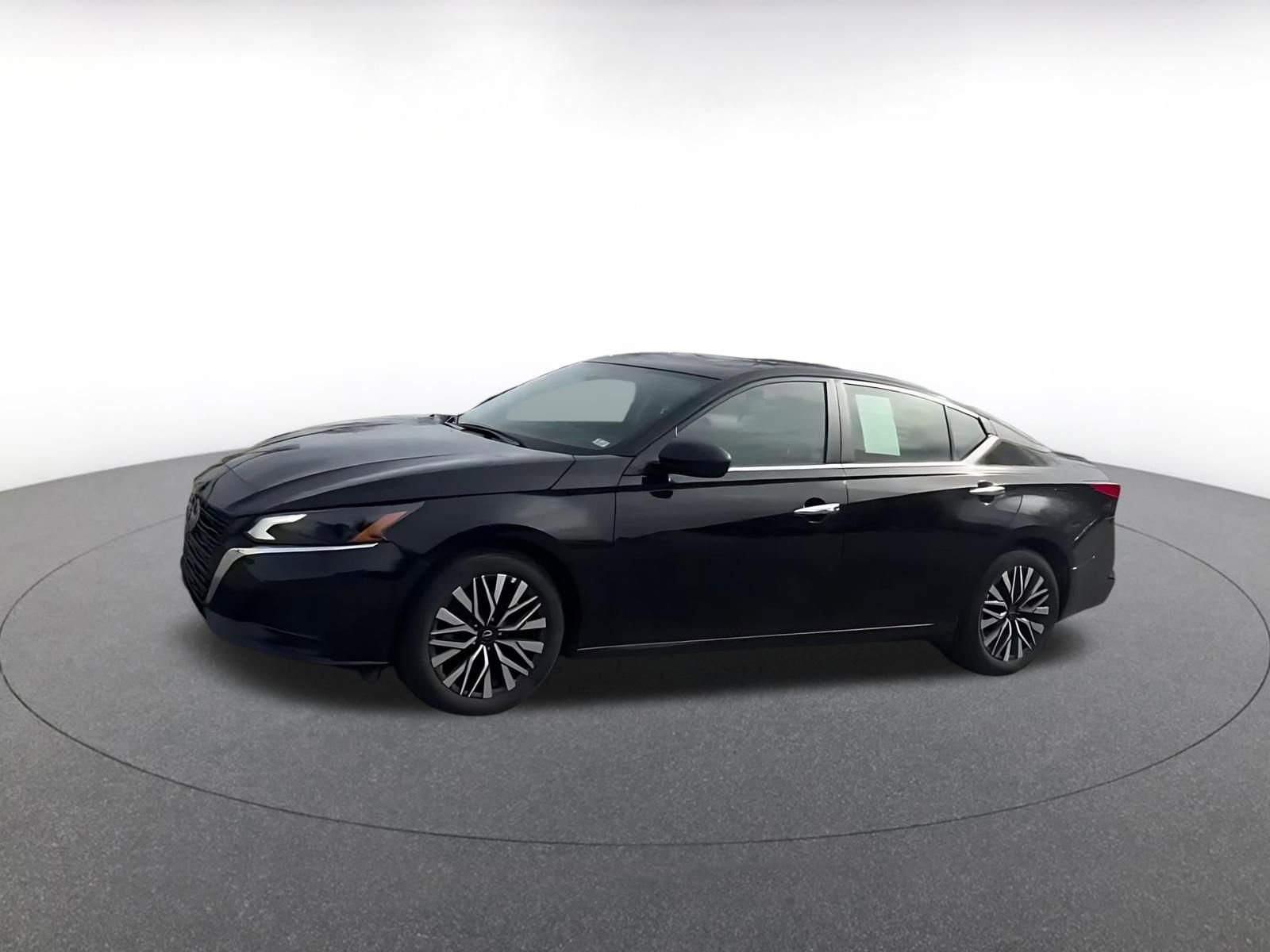 Used 2025 Nissan Altima 2.5 SV FWD image 8