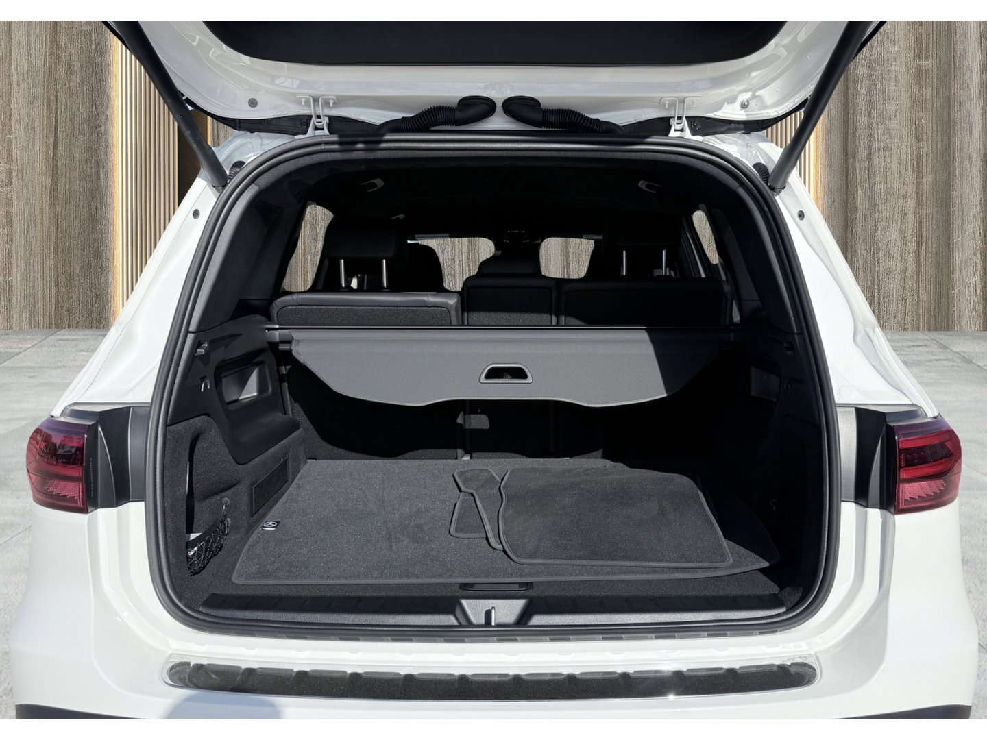 Used 2025 Mercedes-Benz EQB 250+ image 12