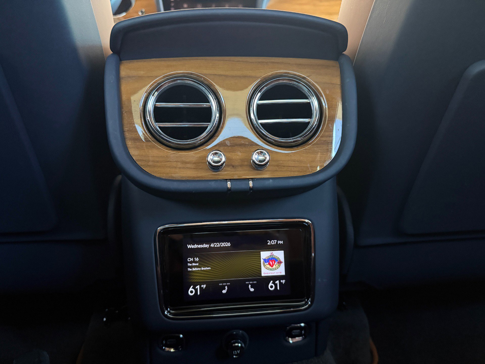 Used 2021 Bentley Bentayga AWD/4WD image 48