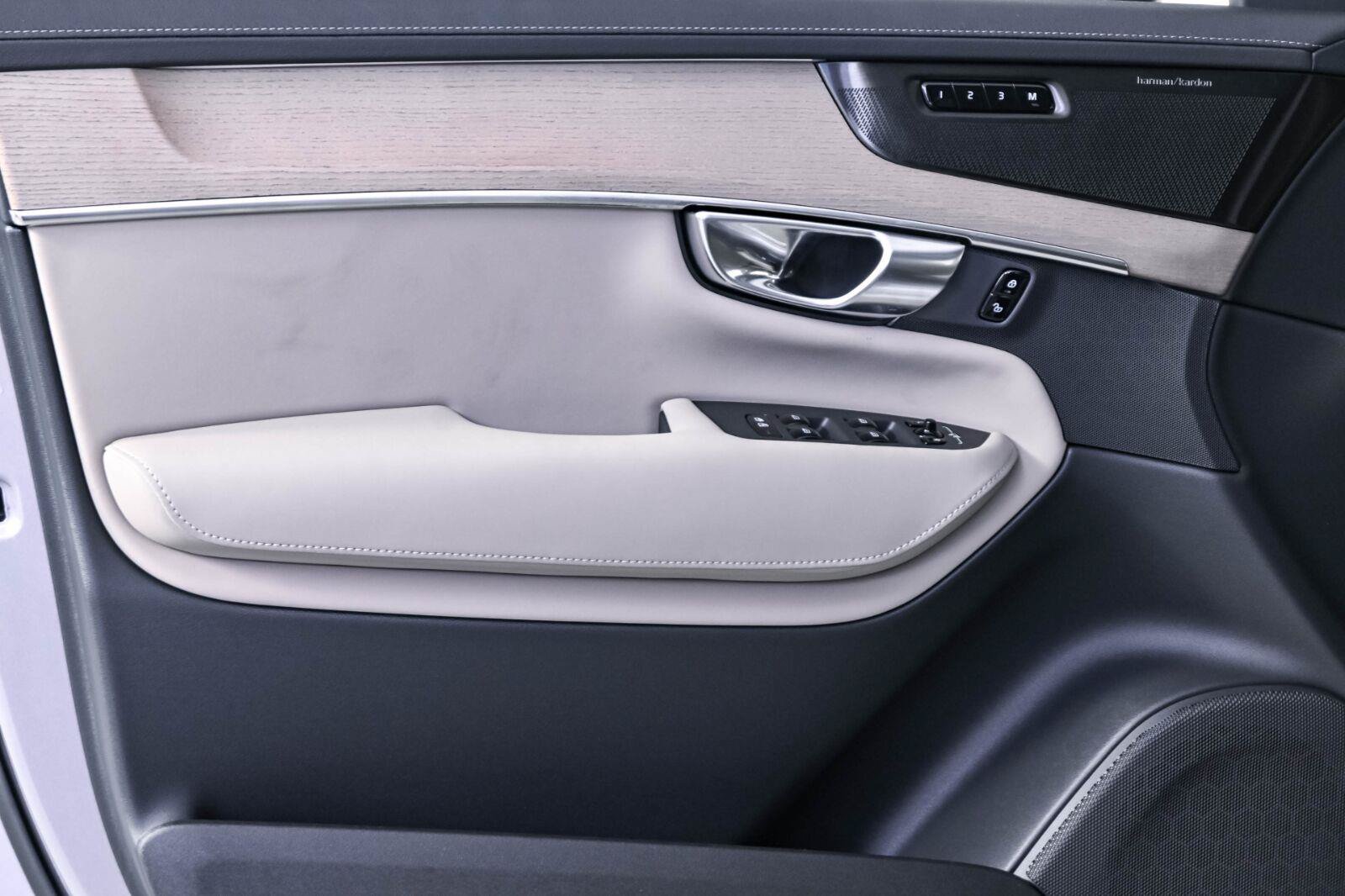 New 2026 Volvo XC90 B6 Plus w/ Protection Package Premier AWD/4WD image 6