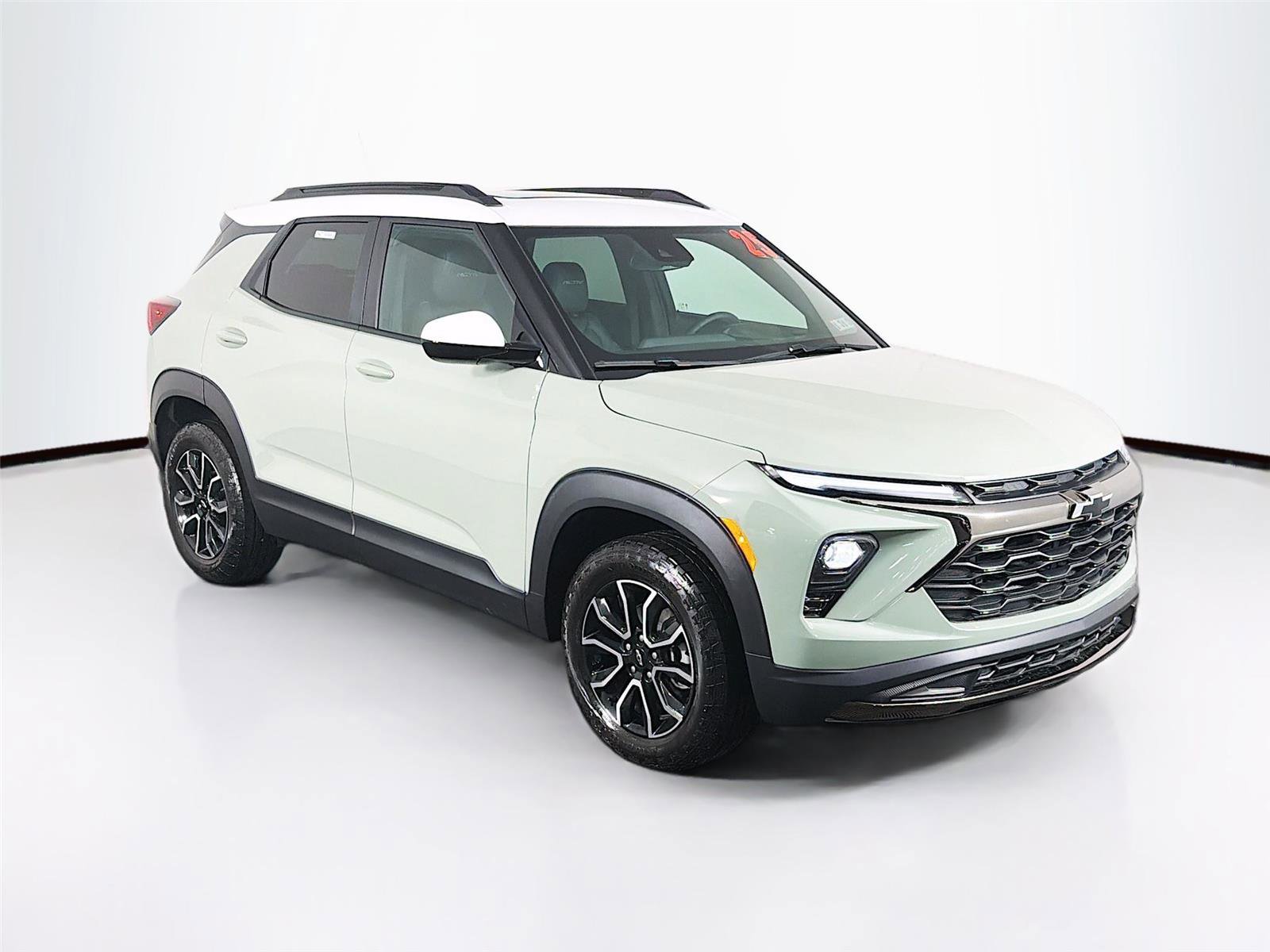 Used 2025 Chevrolet TrailBlazer ACTIV w/ Convenience Package image 1