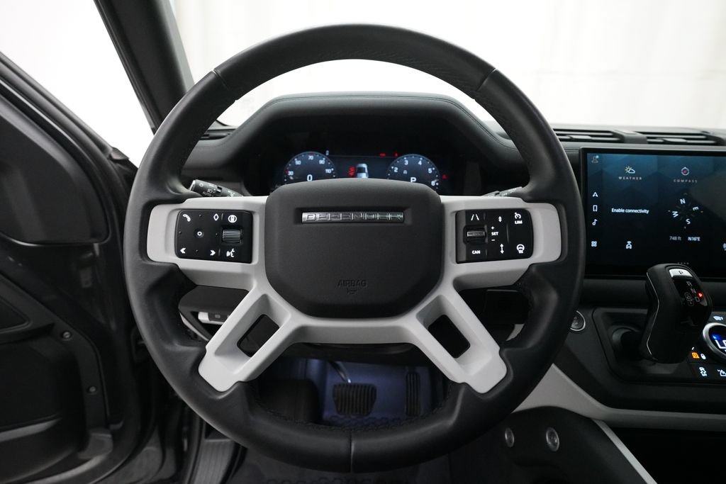 Used 2025 Land Rover Defender 110 X-Dynamic SE AWD/4WD image 4