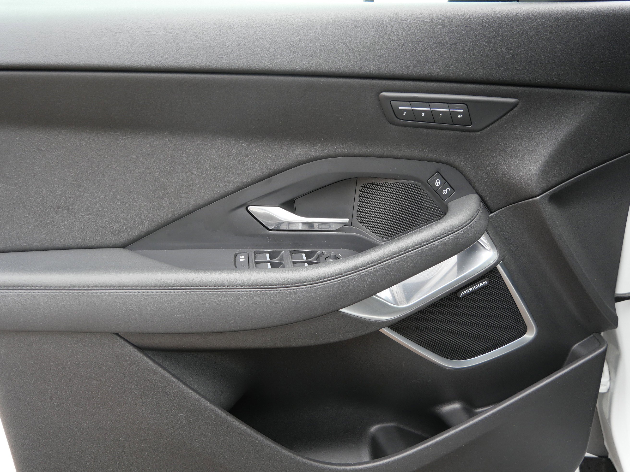 Used 2019 Jaguar E-PACE S image 15