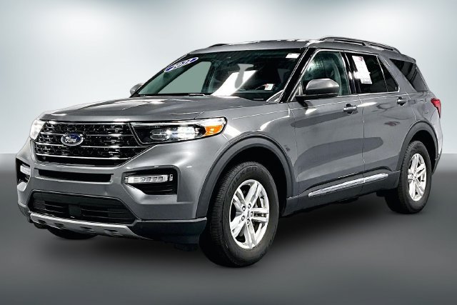 Used 2021 Ford Explorer XLT w/ Equipment Group 202A AWD/4WD image 3