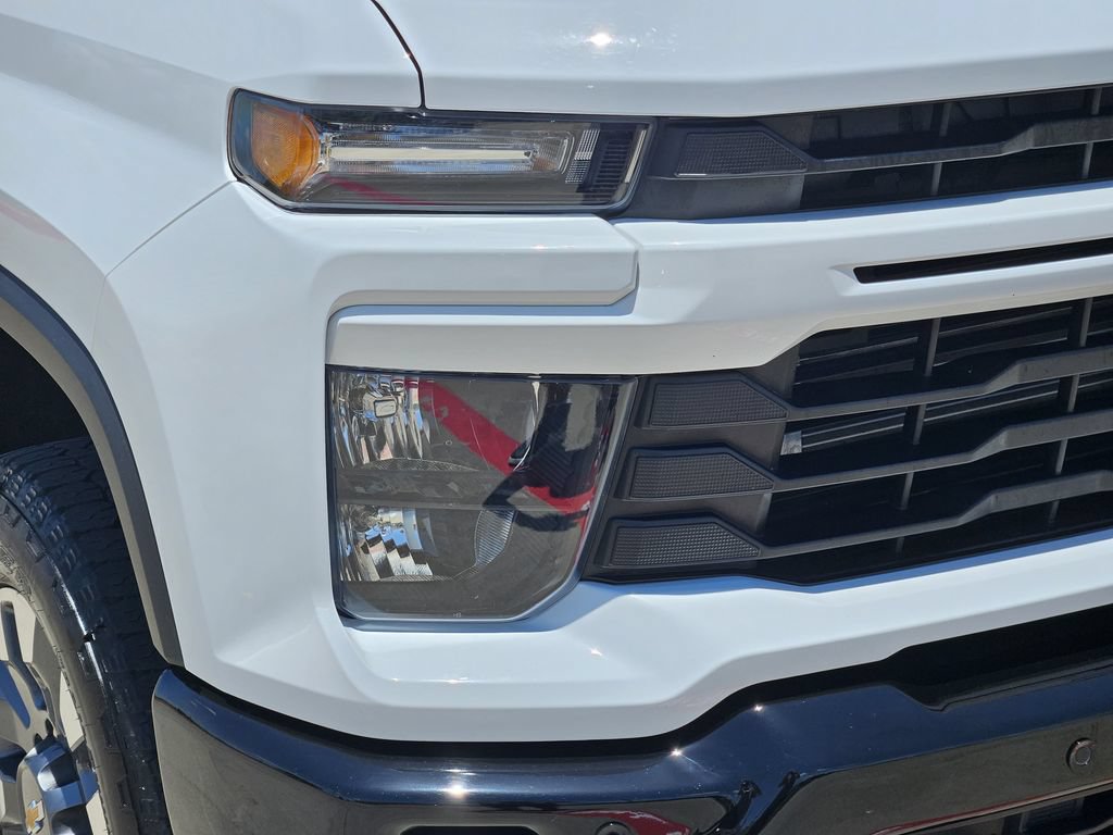 Used 2025 Chevrolet Silverado 2500 Custom w/ Custom Value Package AWD/4WD image 10