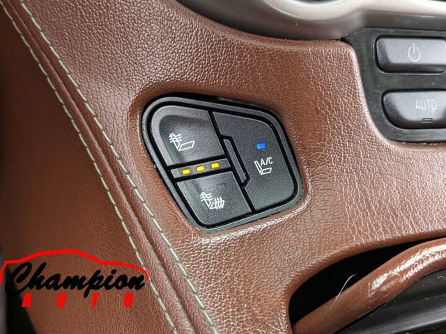 Used 2016 Chevrolet Suburban LTZ RWD image 30
