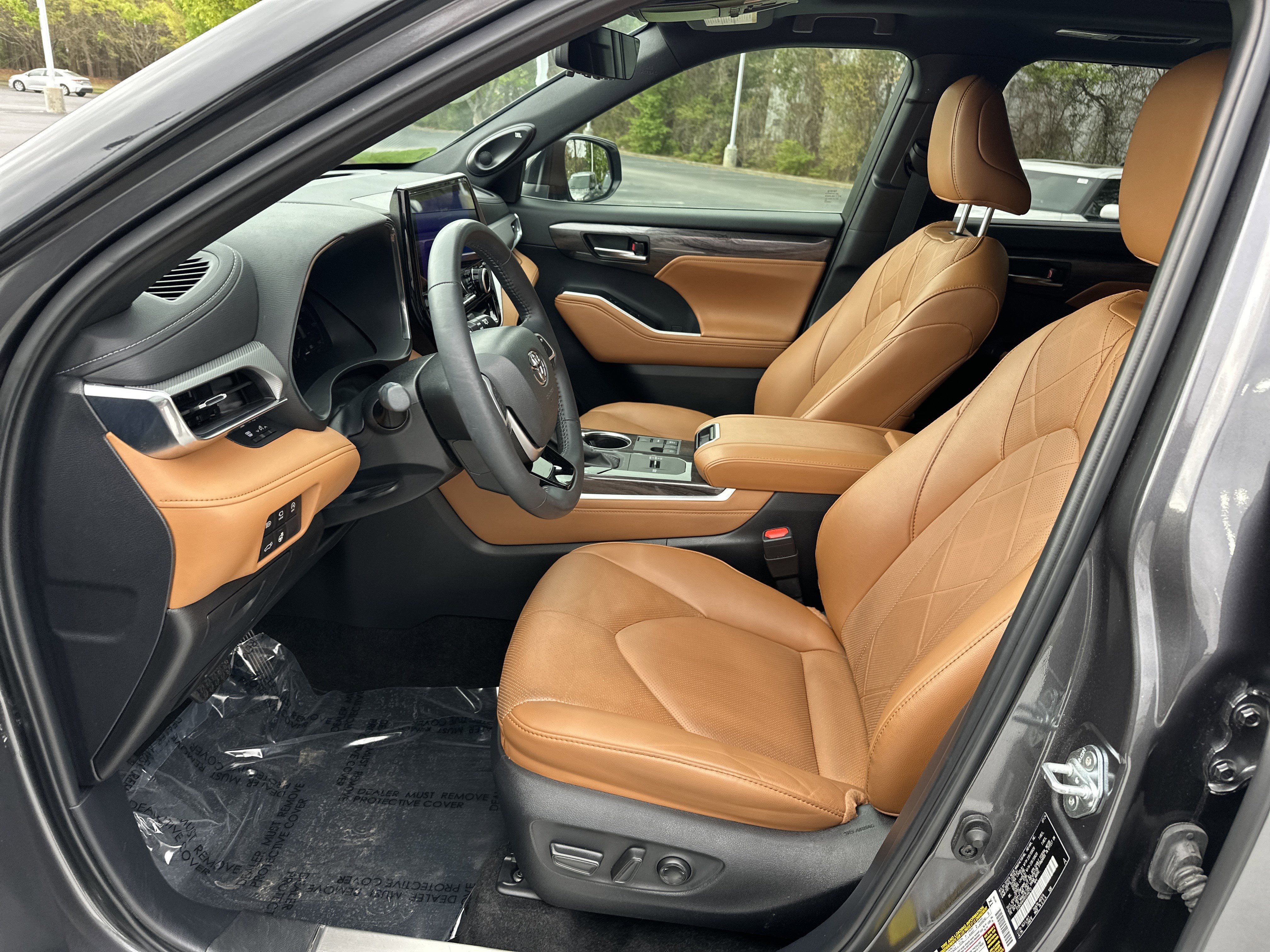 Used 2024 Toyota Highlander Platinum image 16