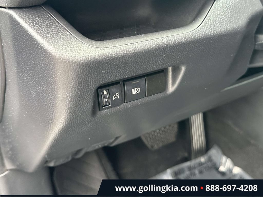 Used 2022 Toyota RAV4 LE AWD/4WD image 18