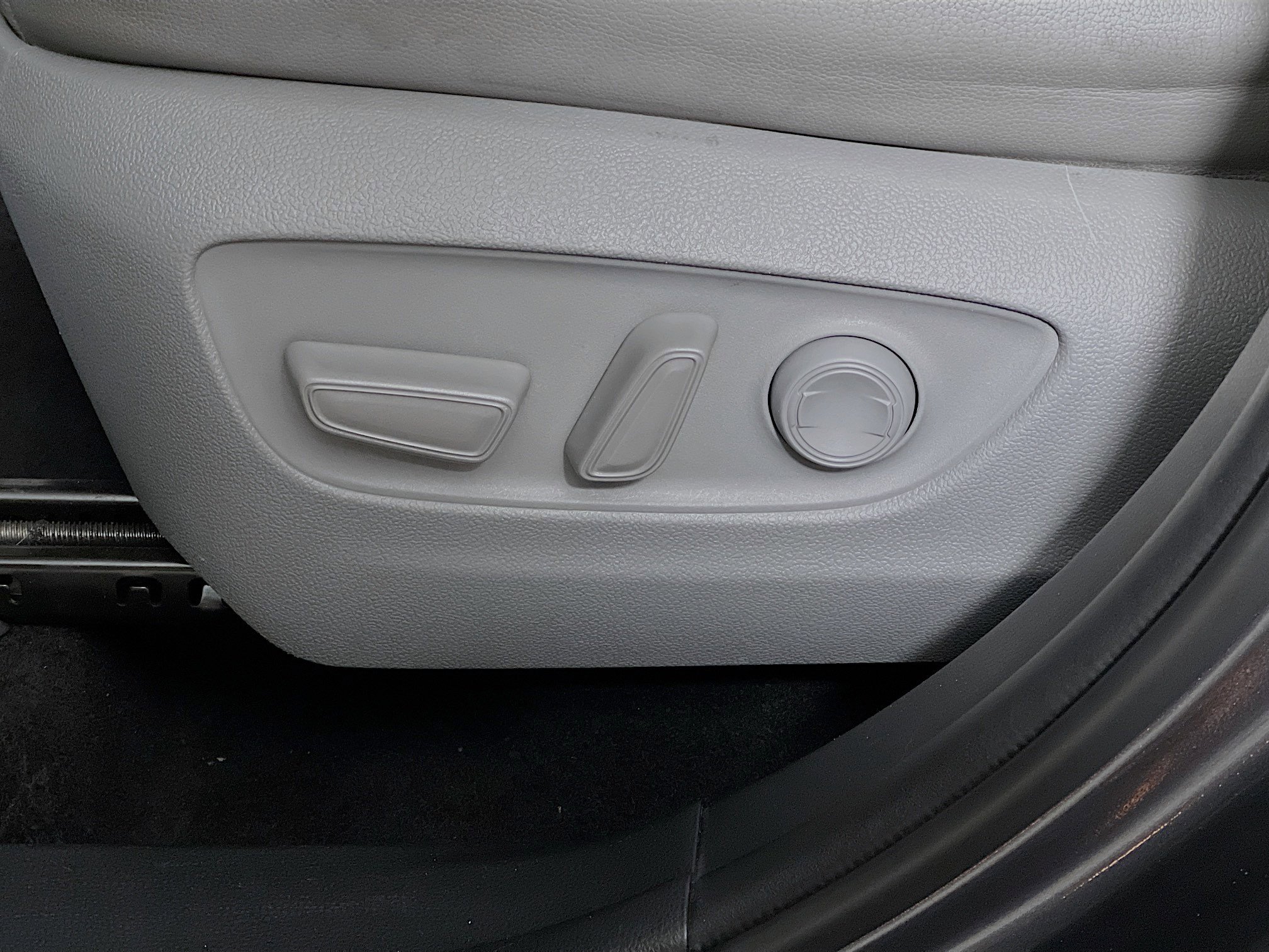 Used 2020 Toyota Highlander XLE image 16