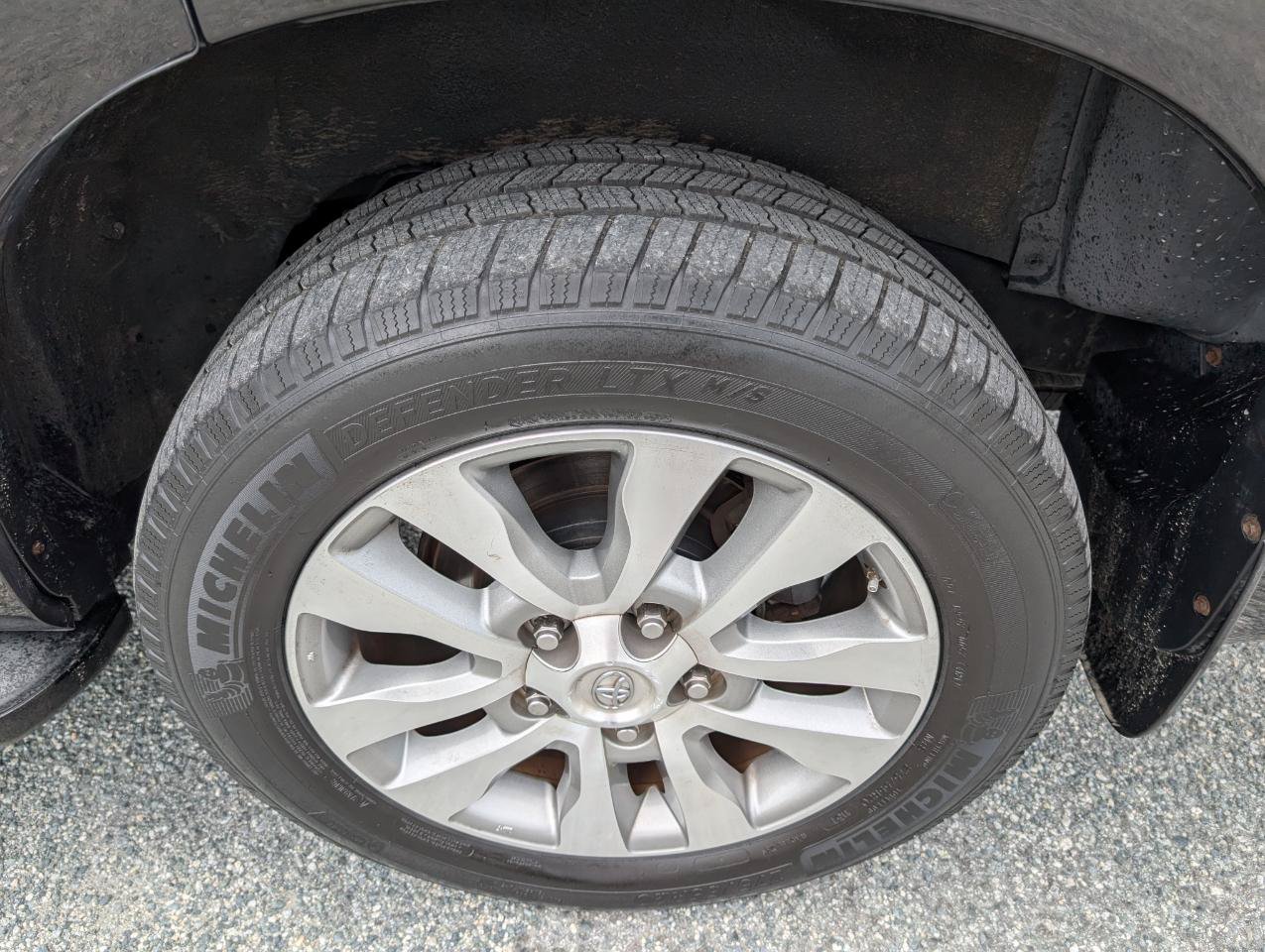 Used 2016 Toyota Sequoia Limited w/ Safety & Convenience Package AWD/4WD image 10