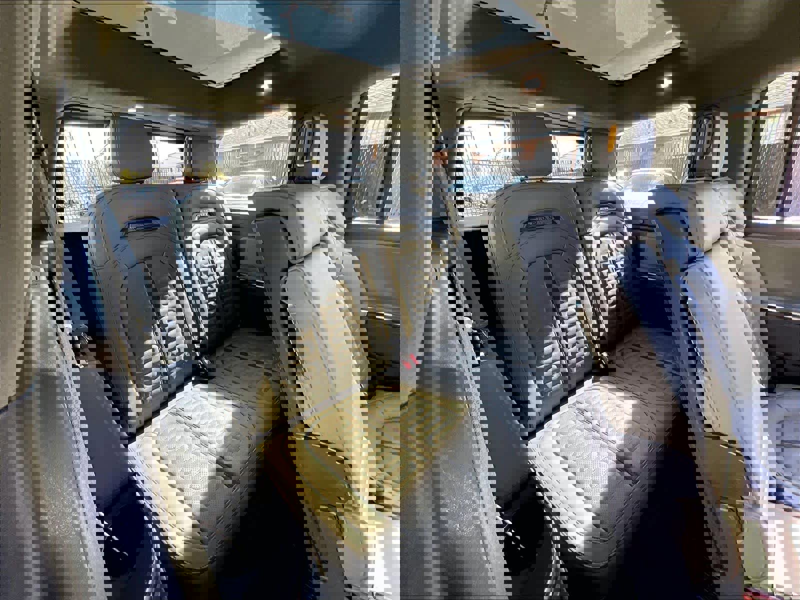 Used 2023 Rivian R1S Adventure image 30