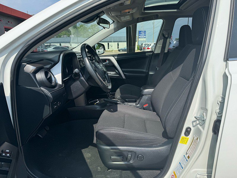 Used 2018 Toyota RAV4 XLE AWD/4WD image 17