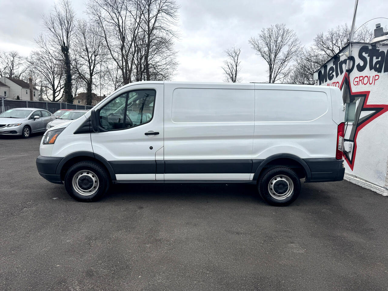 Used 2018 Ford Transit 250 130 Low Roof image 4
