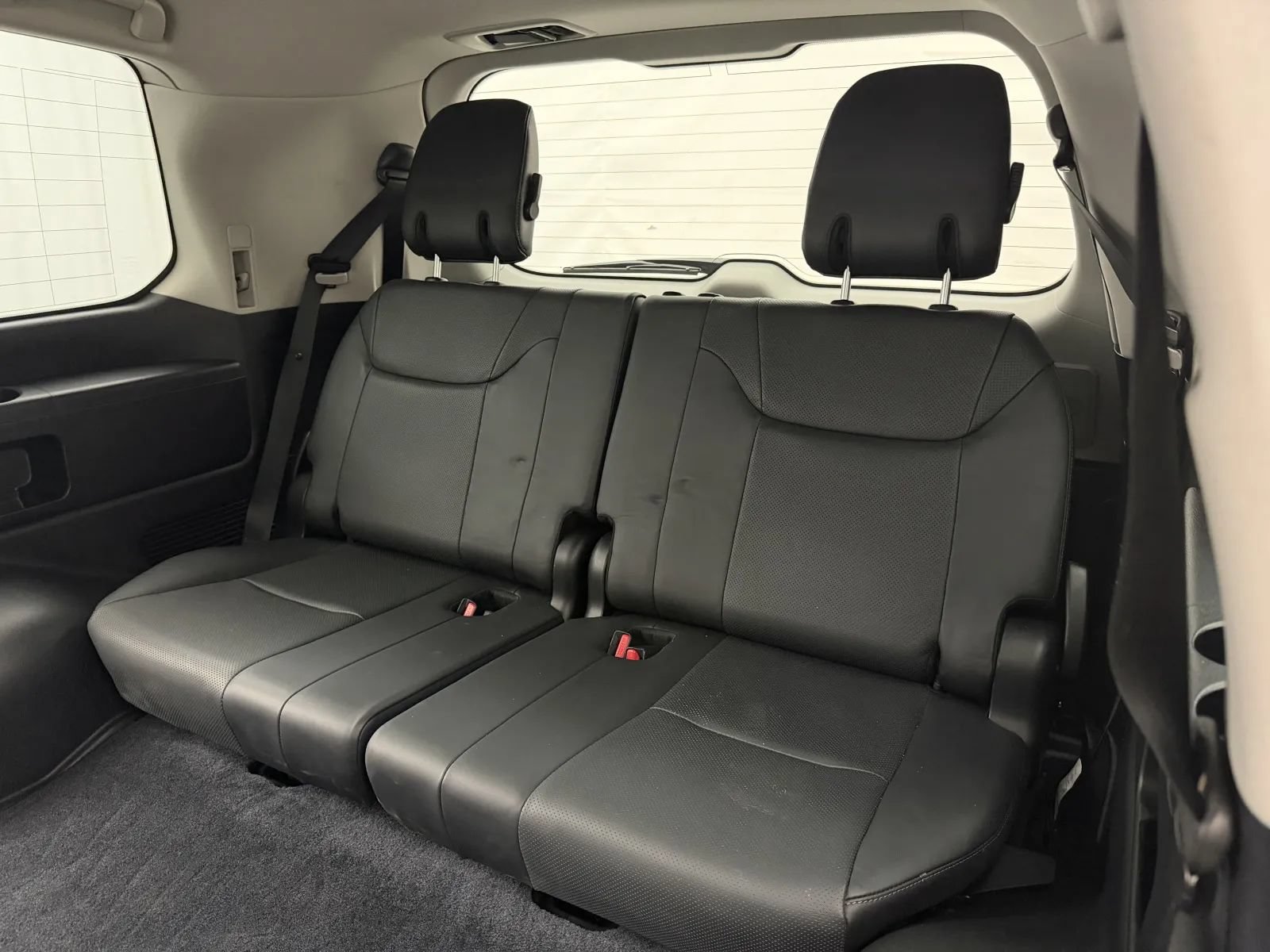 Used 2016 Lexus LX 570 4WD w/ Luxury Package image 32