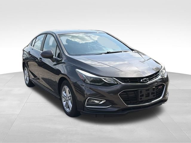 Used 2017 Chevrolet Cruze LT w/ Sun And Sound Package FWD image 7