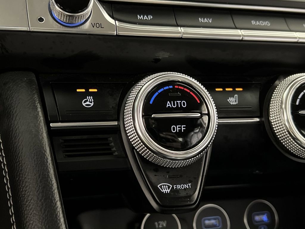 Used 2023 Genesis G70 2.0T image 34